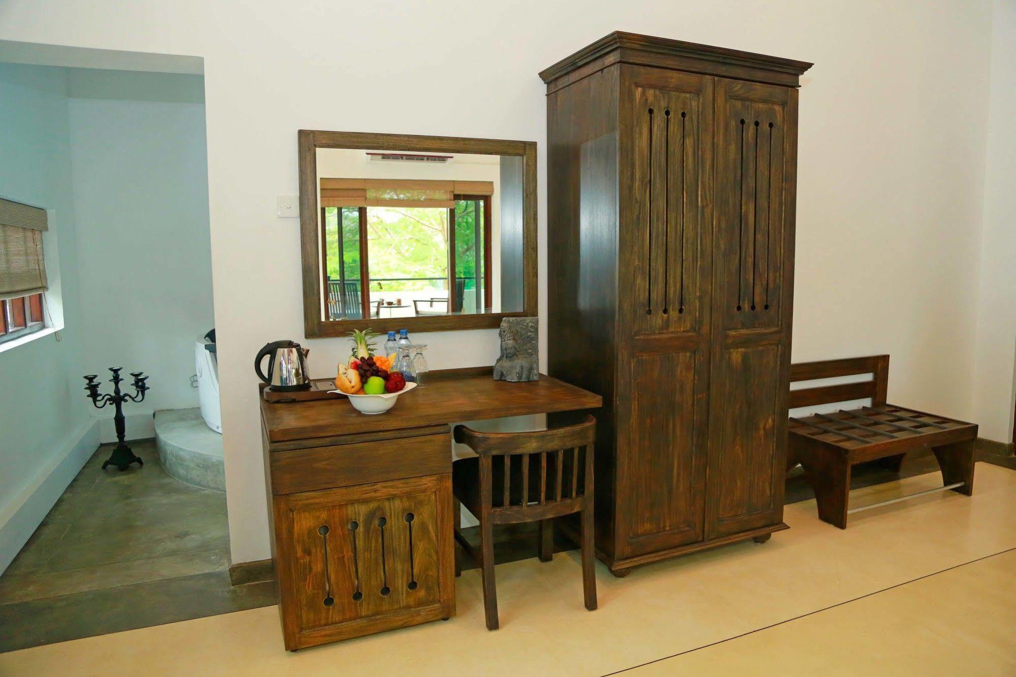 Tranquil Negombo Boutique Hotel Luaran gambar
